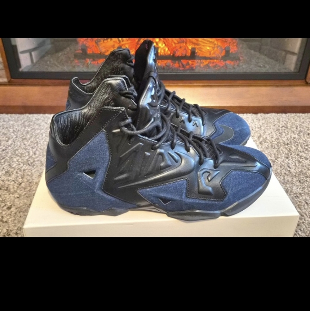 LEBRON XI EXT DENIM QS SIZE 11 WITH ORIGINAL BOX RARE 2014 MSRP $250 NICE! 9/10